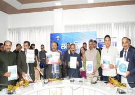 Himachal Latest News: स्कूल परिसर में मोबाइल फोन नहीं ले जा सकेंगे छात्र! लगी रोक, शिक्षकों को लेकर भी बड़ा फैसला..