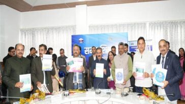 Himachal Latest News: स्कूल परिसर में मोबाइल फोन नहीं ले जा सकेंगे छात्र! लगी रोक, शिक्षकों को लेकर भी बड़ा फैसला..