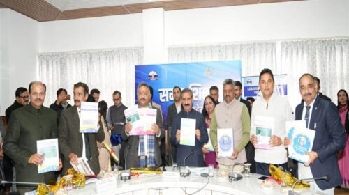 Himachal Latest News: स्कूल परिसर में मोबाइल फोन नहीं ले जा सकेंगे छात्र! लगी रोक, शिक्षकों को लेकर भी बड़ा फैसला..