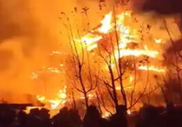 Himachal News Alert: भीषण अग्निकांड से तीन लकड़ी के मकान जलकर राख! गांव में मची अफरा-तफरी