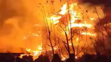 Himachal News Alert: भीषण अग्निकांड से तीन लकड़ी के मकान जलकर राख! गांव में मची अफरा-तफरी