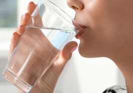Winter Season: क्या सर्दियों में आप भी पी रहे कम पानी तो हो जाएं सावधान! डिहाइड्रेशन का रिस्क, हो सकती हैं कई बीमारियां