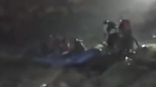 Himachal News: जब नदी की तेज़ लहरों के बीच फंसी राफ्ट! पर्यटकों की अटकी सांसे, एफआईआर दर्ज Himachal News: जब नदी की तेज़ लहरों के बीच फंसी राफ्ट! पर्यटकों की अटकी सांसे, एफआईआर दर्ज