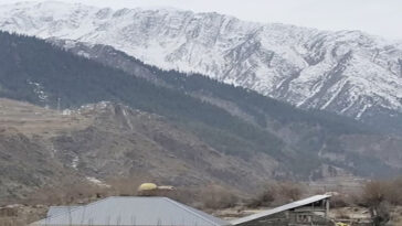 Himachal Weather: हिमाचल में फिर बदला मौसम! ऊंची चोटियों पर गिरे बर्फ के फाहे, मैदानों में छाया कोहरा…