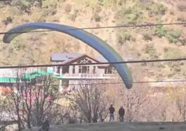 Himachal News : पैराग्लाइडर हादसे का शिकार! 80 फीट की ऊंचाई से गिरा पर्यटक, हालत गंभीर