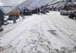 Snowfall In Himachal: हिमाचल में बदला मौसम! ऊंची चोटियों पर गिरे बर्फ के फाहे, बढ़ा ठंड का कहर