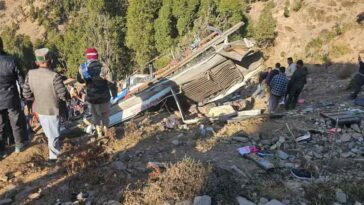 दुखद: बस हादसे में अब तक 12 लोगों की मौत! घायलों का अस्पताल में चल रहा इलाज, सीएम ने जताया शोक