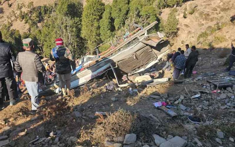 दुखद: बस हादसे में अब तक 12 लोगों की मौत! घायलों का अस्पताल में चल रहा इलाज, सीएम ने जताया शोक दुखद: बस हादसे में अब तक 12 लोगों की मौत! घायलों का अस्पताल में चल रहा इलाज, सीएम ने जताया शोक