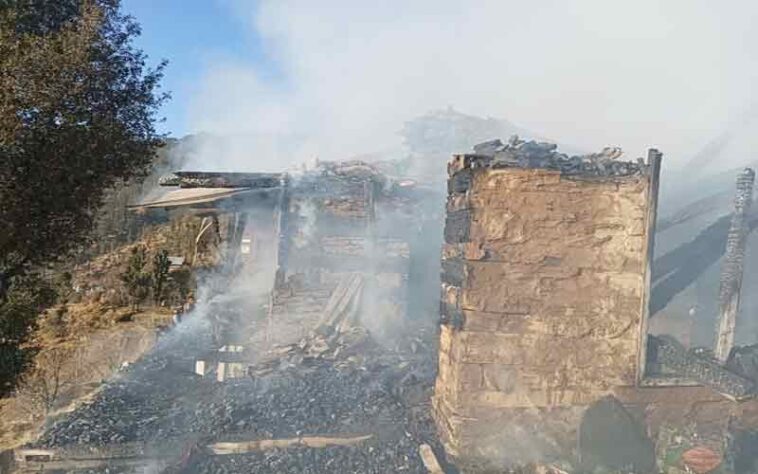Himachal News Update: रसोई घर में रखा गैस सिलेंडर ब्लास्ट! दो मंजिला मकान जलकर राख, मकान मालिक झुलसा