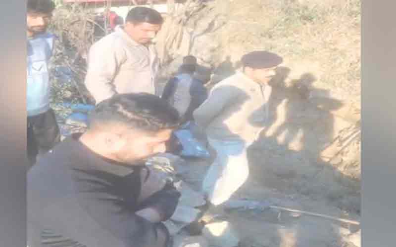 हिमाचल में दर्दनाक हादसा: डंगे के निर्माण में जुटे थे पति-पत्नी! तभी गिरा मलबा, दबने से दोनों ने गवाई जान