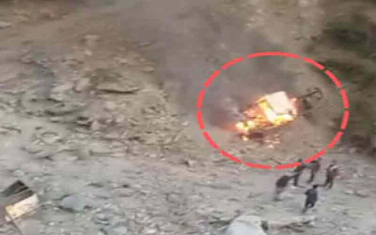 Himachal News Alert: नाले में गिरते ही आग का गोला बनी पिकअप! अंदर सवार लोगों ने छलांग लगाकर बचाई जान