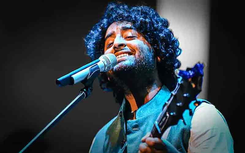 Arijit Singh: शोहरत से दूर और सुकून के काफी करीब हैं अरिजीत सिंह! जानिए उनका साधारण जीवन और रिटायरमेंट की कहानी
