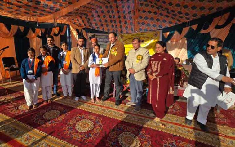 Paonta Sahib: संस्कृत प्रतियोगिता में भगानी विद्यालय का परचम! तीन छात्राओं ने किया जिला स्तर पर कमाल Paonta Sahib: संस्कृत प्रतियोगिता में भगानी विद्यालय का परचम! तीन छात्राओं ने किया जिला स्तर पर कमाल