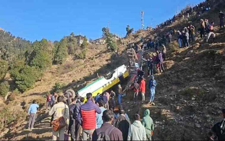Sirmour News : गहरी खाई में गिरी बस! 7 लोगों की मौत, कई यात्री घायल