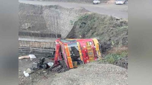 Bus Accident: हिमाचल में हादसे का शिकार हुई बस! ड्राइवर-कंडक्टर सहित चार लोग जख्मी Bus Accident: हिमाचल में हादसे का शिकार हुई बस! ड्राइवर-कंडक्टर सहित चार लोग जख्मी