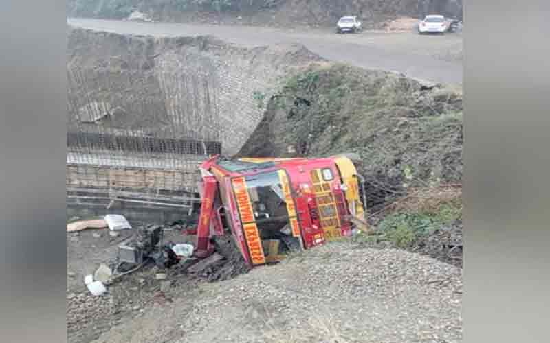 Bus Accident: हिमाचल में हादसे का शिकार हुई बस! ड्राइवर-कंडक्टर सहित चार लोग जख्मी