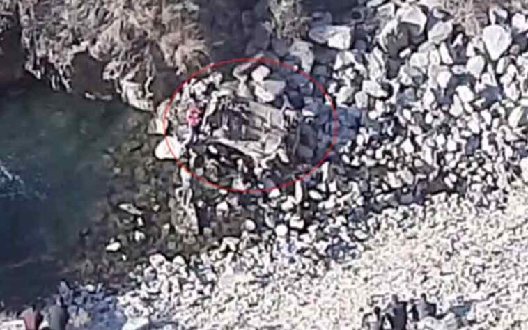 Accident In Himachal: गहरी खाई में लुढ़की कार! दो लोगों ने गवाई जान, बस की सवारियों ने दी हादसे की जानकारी..