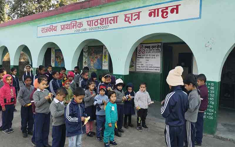 Sirmour News : मुख्यमंत्री बाल पौष्टिक आहार योजना से लाभान्वित हो रहे सिरमौर के 55,612 छात्र! रोजाना मिल रहा पौष्टिक आहार