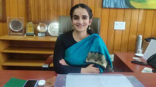 HP News: हमीरपुर की नवनियुक्त डीसी गंधर्वा राठौड़ ने संभाला कार्यभार! पांचवीं महिला उपायुक्त हैं साल 2016 बैच की IAS अधिकारी HP News: हमीरपुर की नवनियुक्त डीसी गंधर्वा राठौड़ ने संभाला कार्यभार! पांचवीं महिला उपायुक्त हैं साल 2016 बैच की IAS अधिकारी