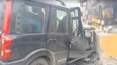 Accident In Himachal: घने कोहरे से चालक का बिगड़ा संतुलन! सड़क किनारे दीवार से टकराई स्कॉर्पियो Accident In Himachal: घने कोहरे से चालक का बिगड़ा संतुलन! सड़क किनारे दीवार से टकराई स्कॉर्पियो