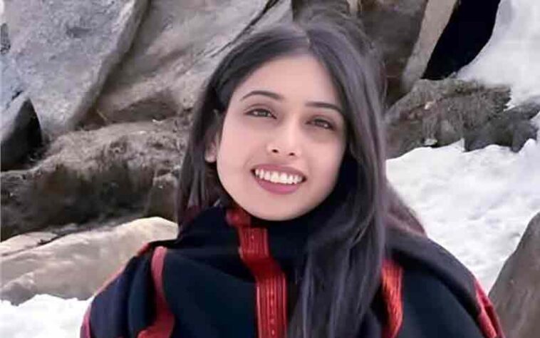 Achievement: पिता की मौत के बाद भी नहीं टूटा हौसला! अब अफसर बनी हिमाचल की बेटी आकांक्षा