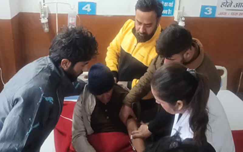 Paonta Sahib: किसान को एचआरटीसी बस में सुंघाया नशीला पदार्थ! फिर उड़ाए लाखों रूपए