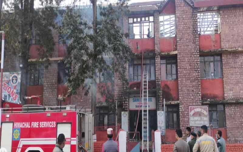 Himachal News Update: सैनिक स्कूल सुजानपुर टिहरा में भड़की आग! मची अफरा-तफरी