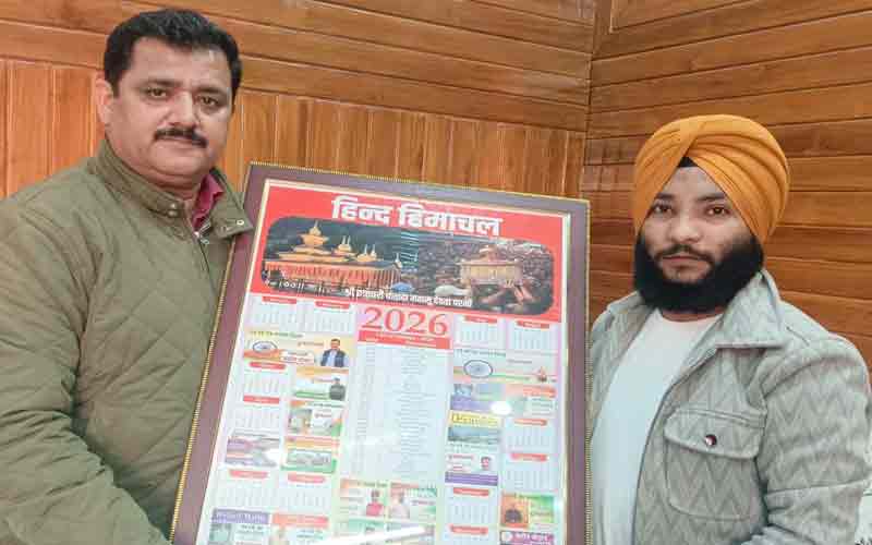 Paonta Sahib : गिरिपार पुत्र मनीष तोमर ने किया हिंद हिमाचल मीडिया के वार्षिक कैलेंडर 2026 का विमोचन