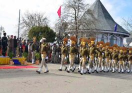 Republic Day 2026: राज्यपाल ने 77वें गणतंत्र दिवस पर राष्ट्रीय ध्वज फहराया! मार्च पास्ट की ली सलामी
