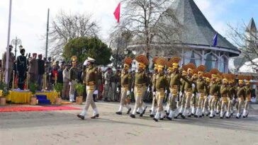 Republic Day 2026: राज्यपाल ने 77वें गणतंत्र दिवस पर राष्ट्रीय ध्वज फहराया! मार्च पास्ट की ली सलामी