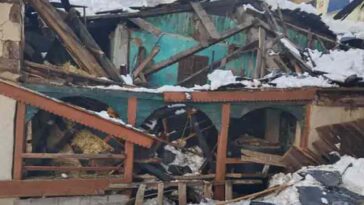 Himachal News Update: भारी बर्फबारी से गिरा तीन मंजिला मकान! परिवार के सिर से छीनी छत