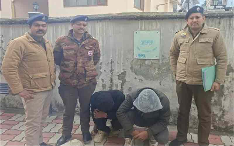 Himachal Crime News: गाड़ी में ले जा रहे थे हेरोइन की खेप! ठिकाने लगाने से पहले ही पुलिस ने किए काबू