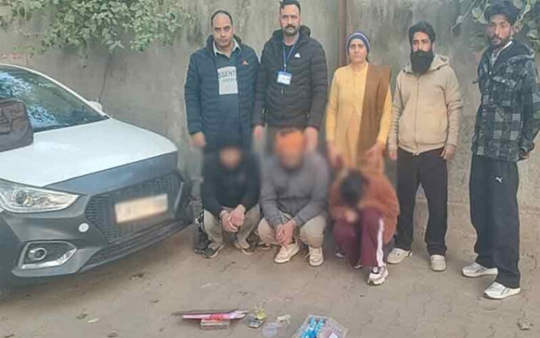 Himachal Crime News: गाड़ी से पकड़ी लाखों की हेरोइन! 20 वर्षीय युवती सहित तीन तस्कर काबू