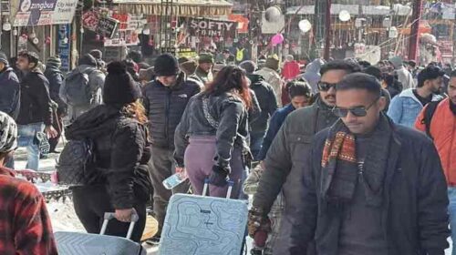 Himachal Tourism: हिमाचल में बर्फबारी से पर्यटन कारोबार ने पकड़ी रफ्तार! उमड़े टूरिस्ट, होटलों में 60 फ़ीसदी तक एडवांस बुकिंग