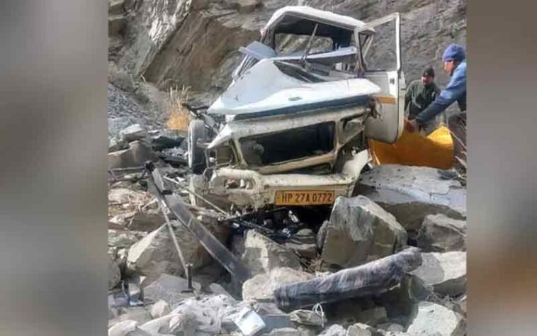 Accident In Himachal: सतलुज नदी के किनारे गिरी पिकअप! चालक ने मौके पर गवाई जान Accident In Himachal: सतलुज नदी के किनारे गिरी पिकअप! चालक ने मौके पर गवाई जान