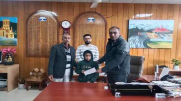 Himachal News: दोहता-दोहती के जन्मदिन पर सराहनीय कार्य! रैडक्रॉस सोसाइटी को दिए 5100-5100 रुपये