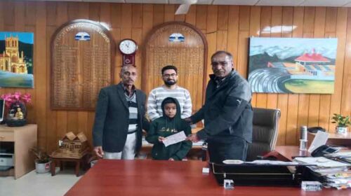 Himachal News: दोहता-दोहती के जन्मदिन पर सराहनीय कार्य! रैडक्रॉस सोसाइटी को दिए 5100-5100 रुपये Himachal News: दोहता-दोहती के जन्मदिन पर सराहनीय कार्य! रैडक्रॉस सोसाइटी को दिए 5100-5100 रुपये