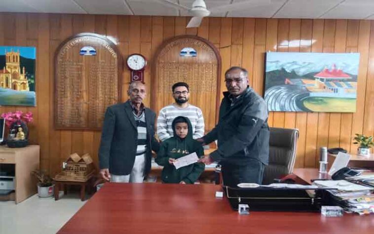 Himachal News: दोहता-दोहती के जन्मदिन पर सराहनीय कार्य! रैडक्रॉस सोसाइटी को दिए 5100-5100 रुपये