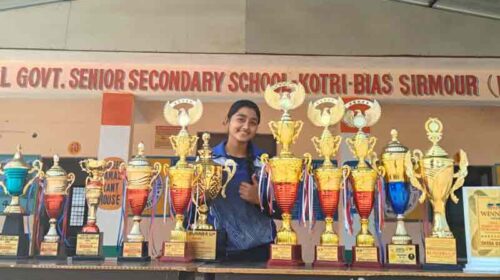 Paonta Sahib: हैंडबॉल मे नेशनल खेलेगी सिरमौर की स्नेहा! स्कूल नेशनल गेम्स के लिए हुआ सिलेक्शन`