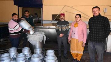 Sirmour News : दूध के बेहतरीन दाम मिलने से सिरमौर के पशुपालक खुश! मिल्क फेड को 1562 दुग्ध उत्पादक रोजाना दे रहे सप्लाई