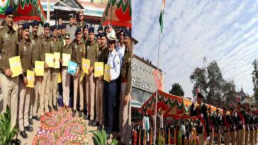 Sirmour News: नाहन चौगान में विधानसभा अध्यक्ष ने ध्वज फहराकर भव्य परेड की ली सलामी! उत्कृष्ट कार्य करने वालो को किया सम्मानित