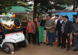 HP News: हिमाचल के पर्यटन होटलों को मिली गोल्फ कार्ट की सौगात! पर्यटकों को मिलेंगी बेहतर सेवाएं