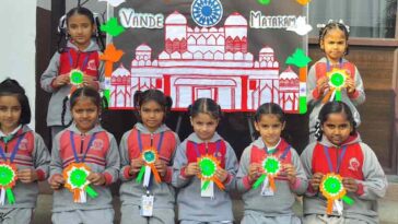 Paonta Sahib: इंडियन पब्लिक स्कूल में 77वें गणतंत्र दिवस की धूम! प्रधानाचार्या ने फहराया तिरंगा