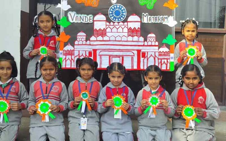 Paonta Sahib: इंडियन पब्लिक स्कूल में 77वें गणतंत्र दिवस की धूम! प्रधानाचार्या ने फहराया तिरंगा