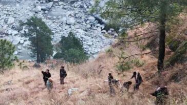 दुखद: साथियों के साथ NH किनारे खाना खाने रुका था युवक! तभी फिसला पैर, खाई में गिरने से गई जान