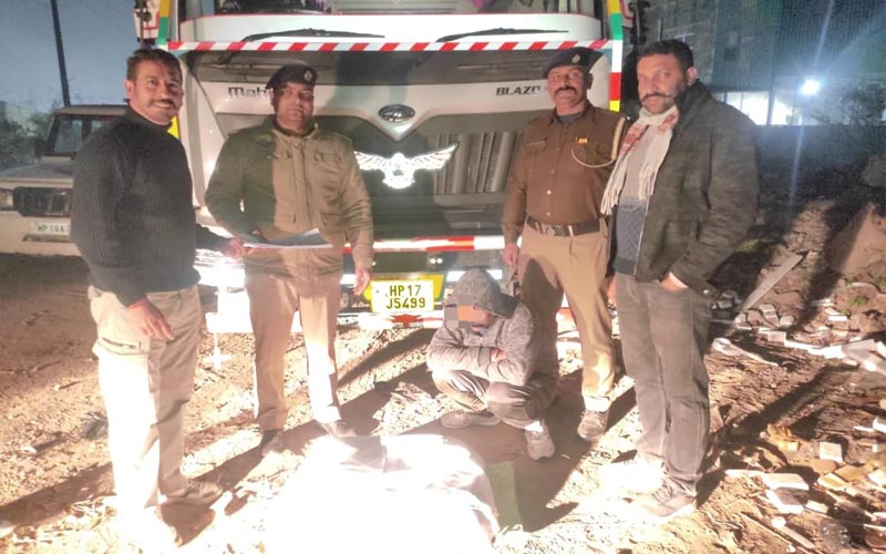 Sirmour News : ट्रक से पकड़ा 6 किलो चूरा पोस्त! बेचने की फ़िराक में था आरोपी, पुलिस ने सलाखों के पीछे पहुंचाया तस्कर