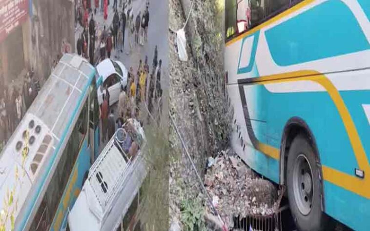 Bus Accident: अचानक बैक हुई श्रद्धालुओं से भरी बस! गाड़ी और ट्रैवलर से टकराई, मची चीख-पुकार