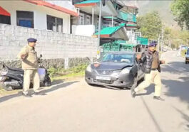 Himachal Road Accident: स्कूटी पर जा रहे मां-बेटे को गाड़ी ने मारी टक्कर! महिला ने तोड़ा दम