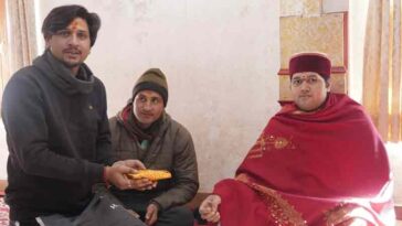 बद्री विशाल और सेना का अनोखा रिश्ता: क्यों बद्रीनाथ के रावल को देती है गढ़वाल राइफल्स आधिकारिक वाहन