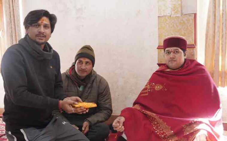 बद्री विशाल और सेना का अनोखा रिश्ता: क्यों बद्रीनाथ के रावल को देती है गढ़वाल राइफल्स आधिकारिक वाहन